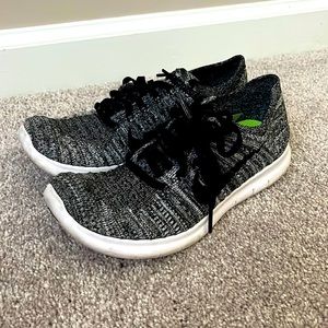 Nike Flyknit Size 5.5 Sneakers